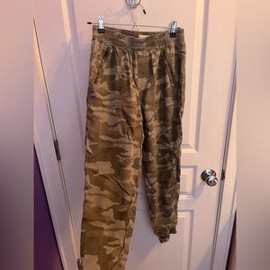 Camo joggers with pockets